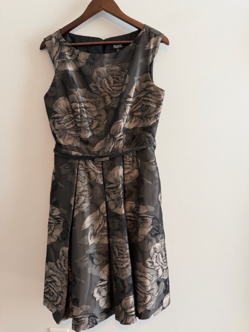 SLNY Gray Floral Jacquard Sleeveless Fit & Flare Cocktail Dress Size 8 - Picture 2 of 15